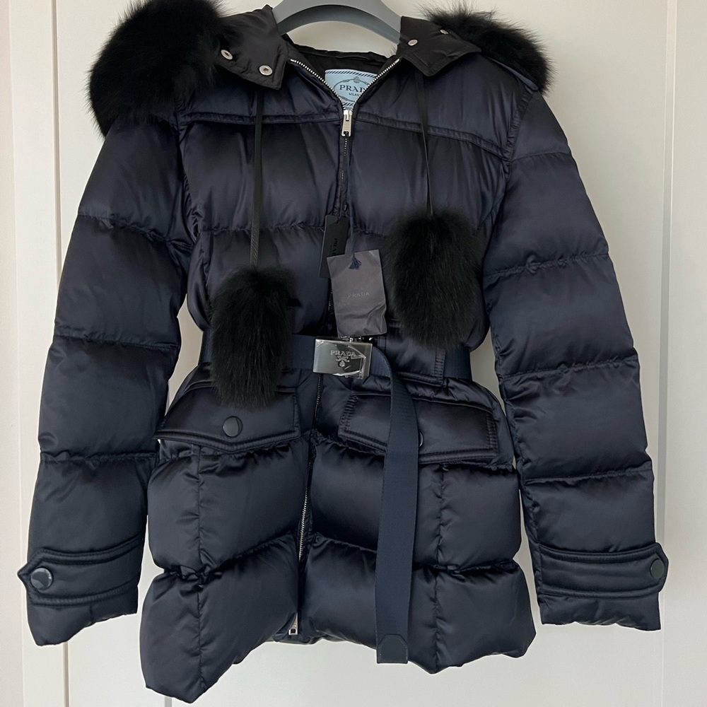 NWT Prada Puffer with belt in Navy with Black fur collar
